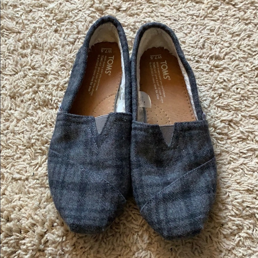 Good condition Grey fur lined Toms